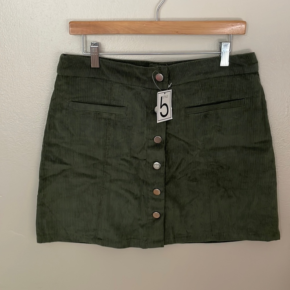 New Green Courdory Skirt. Size XL